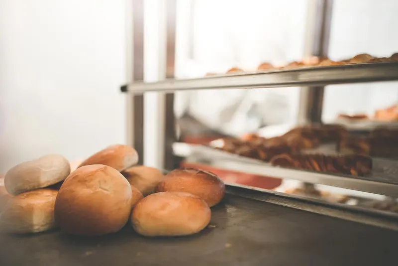Verse brioches in de winkel